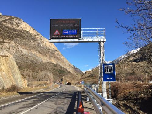 SEÑALIZACION LUMINOSA CARTEL LED MENSAJE VARIABLE BENASQUE VILLAR