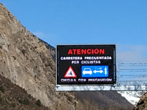 SEÑALIZACION LUMINOSA CARTEL LED MENSAJE VARIABLE BENASQUE VILLAR